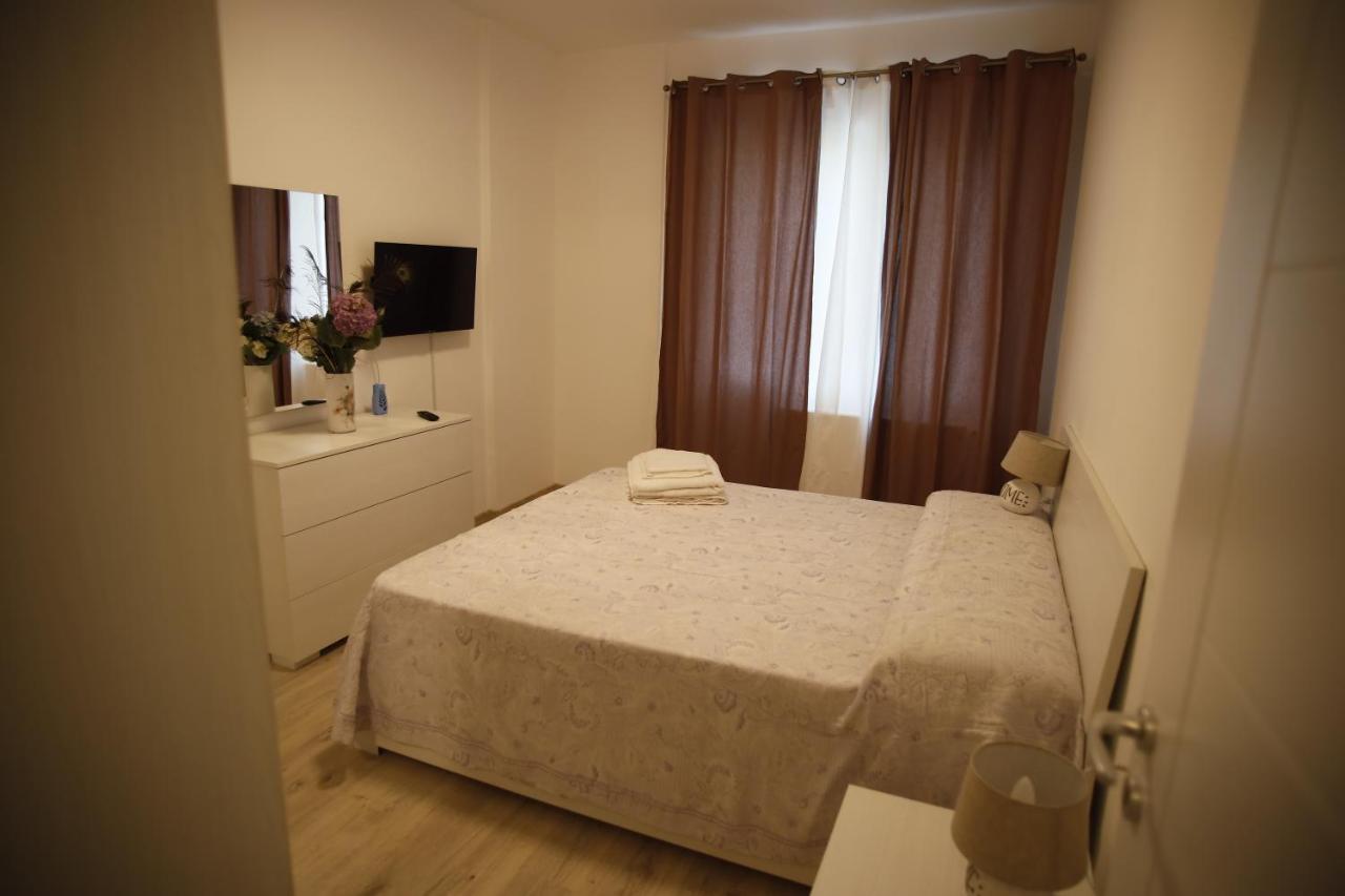 Lar Apartment Focşani Buitenkant foto
