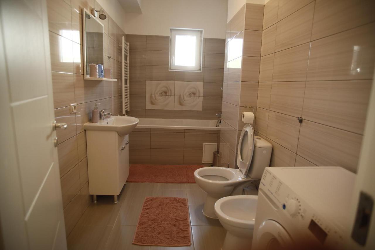 Lar Apartment Focşani Buitenkant foto